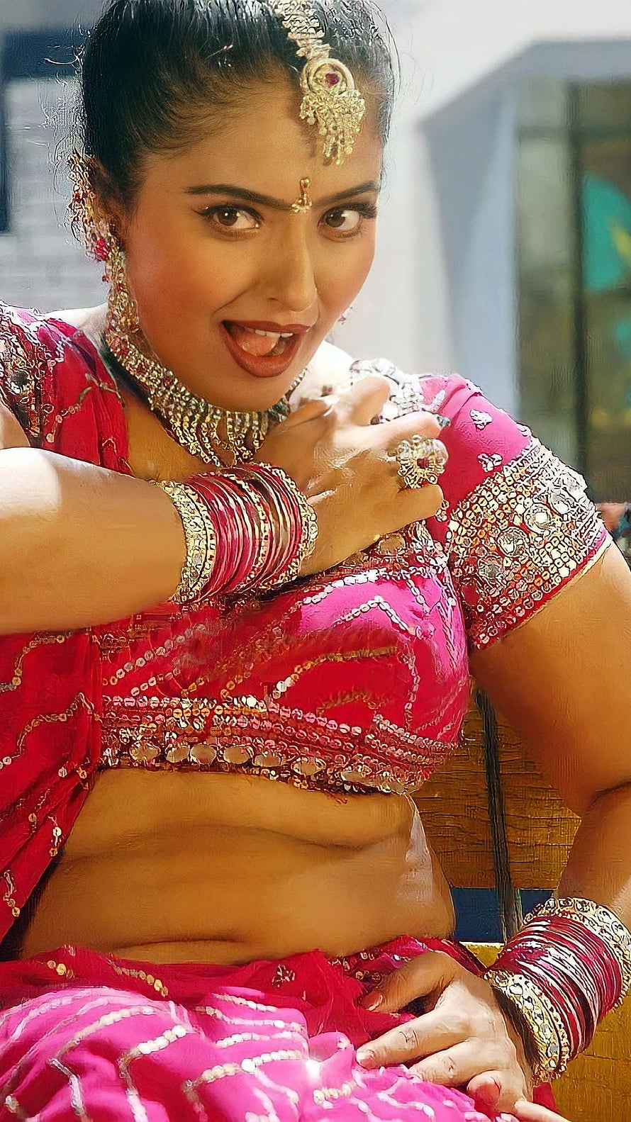 Mumtaz in Traditional Red Ethnic Wear with Gold Jewelry and Bangles HD phone wallpaper