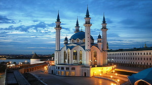Kazan Kremlin Blue Mosque at Dusk with Illuminated Minarets and City Skyline HD wallpaper