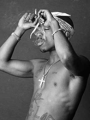Tupac Shakur Black and White Portrait Smoking Cigarette with Cross Necklace and Bandana HD phone wallpaper