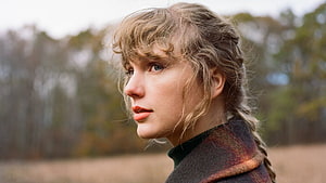 Taylor Swift Evermore Album Portrait in Autumn Field with Braided Hair HD wallpaper
