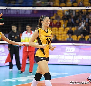 Zehra Gunes in Turkish National Team Jersey Celebrating on Volleyball Court HD wallpaper
