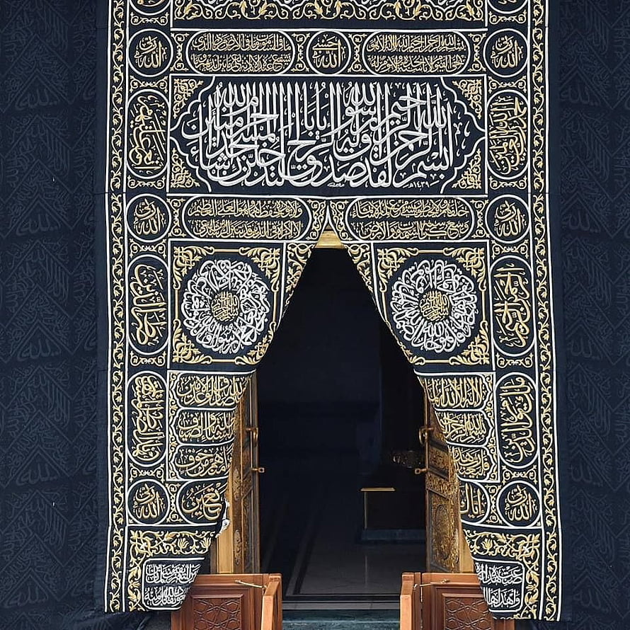 Ornate Embroidered Doorway of the Kaaba in Mecca with Intricate Islamic Calligraphy HD phone wallpaper
