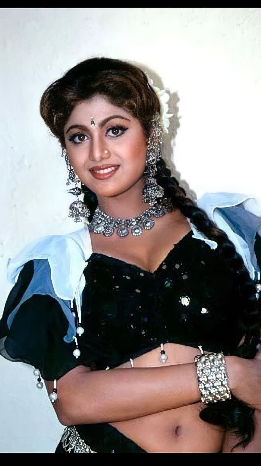 Shilpa Shetty in Traditional Indian Attire with Silver Jewelry and Floral Hairpiece HD phone wallpaper