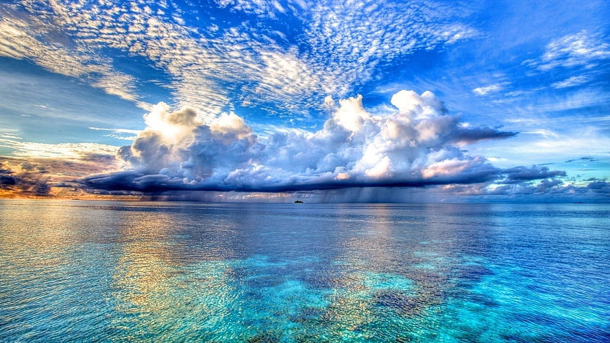 Tropical Ocean Horizon With Dramatic Clouds And Turquoise Shallow Waters HD wallpaper