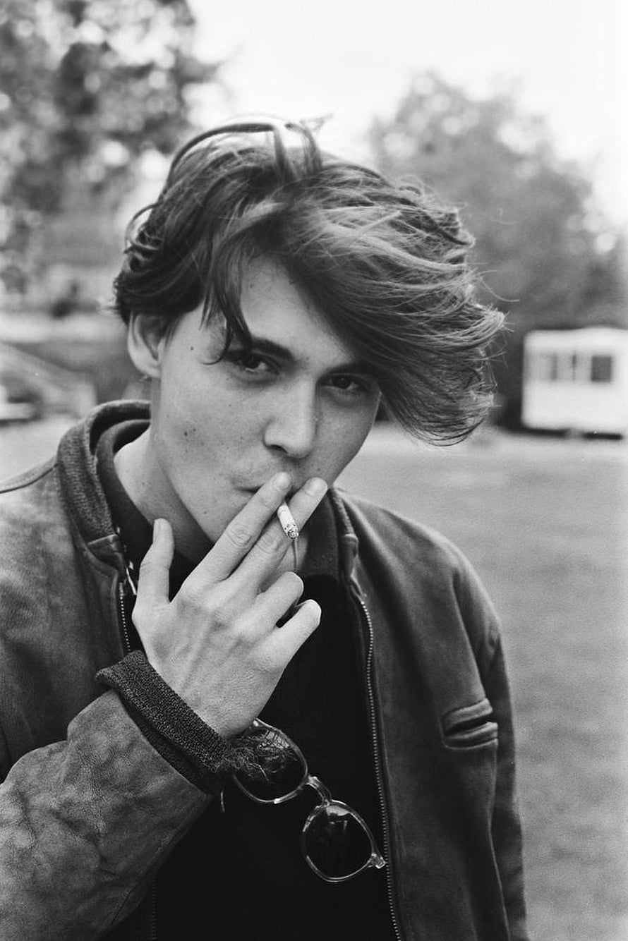Johnny Depp Young Black and White Portrait Smoking Cigarette HD phone wallpaper
