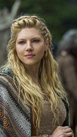 Katheryn Winnick as Lagertha in Vikings with braided blonde hair and patterned cloak HD phone wallpaper