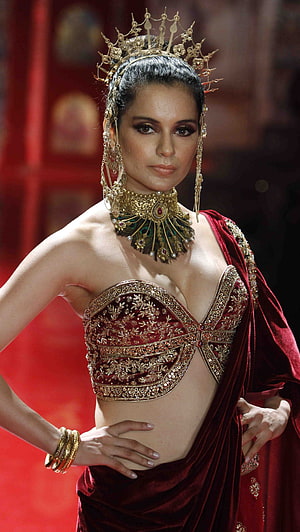 Kangana Ranaut in ornate red velvet costume with gold crown and jewelry HD phone wallpaper
