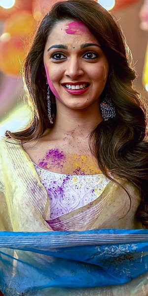 Kiara Advani Celebrating Holi Festival with Vibrant Colored Powder and Traditional Saree HD phone wallpaper