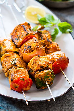 Grilled Tandoori Paneer Tikka Skewers with Bell Peppers and Fresh Mint Garnish HD phone wallpaper