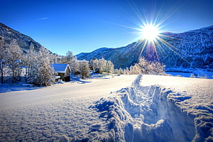 Sunlit Winter Mountain Valley With Snow-Covered Cabin And Frozen Trees HD wallpaper