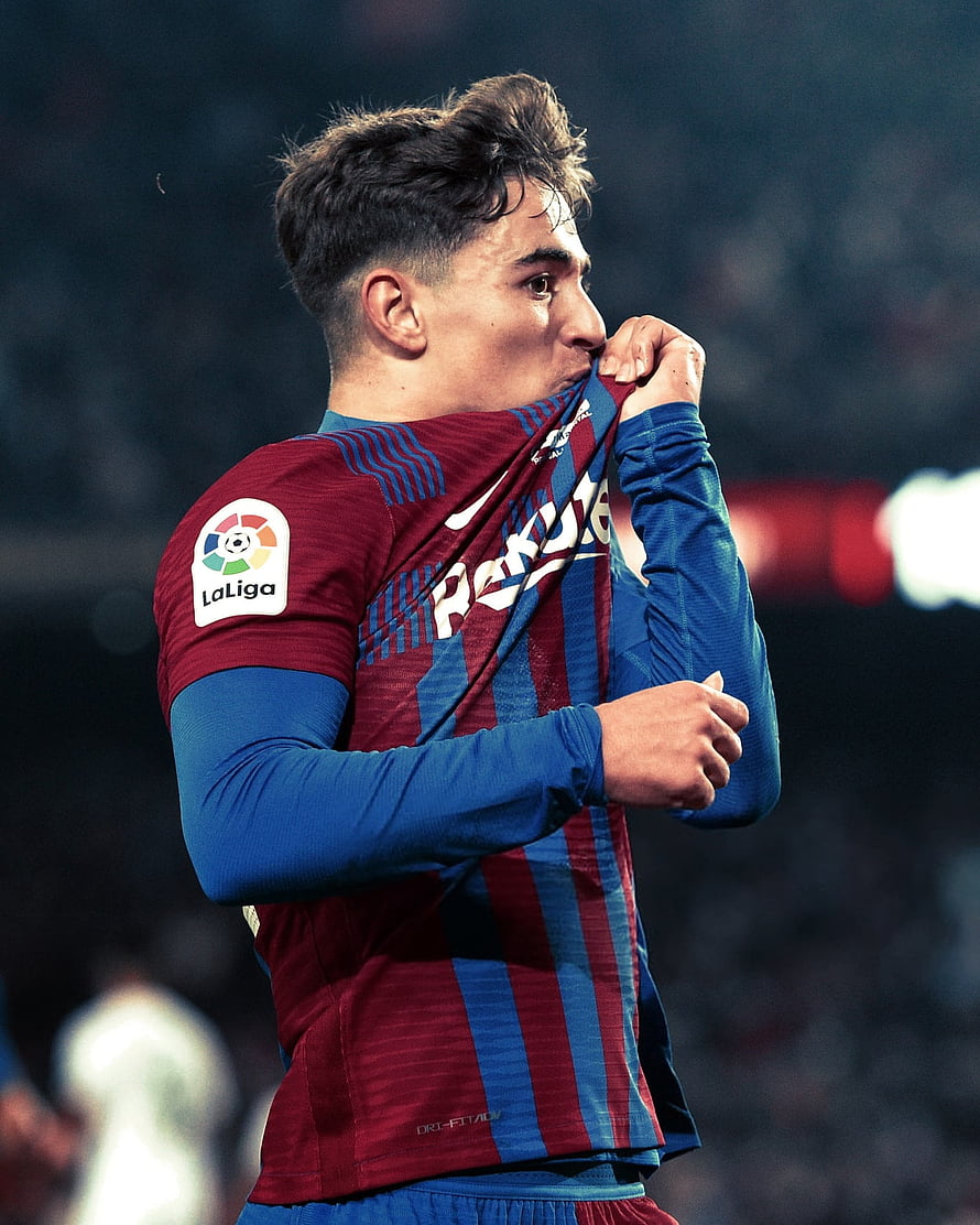Gavi Kissing FC Barcelona Blaugrana Jersey in LaLiga Match HD phone wallpaper