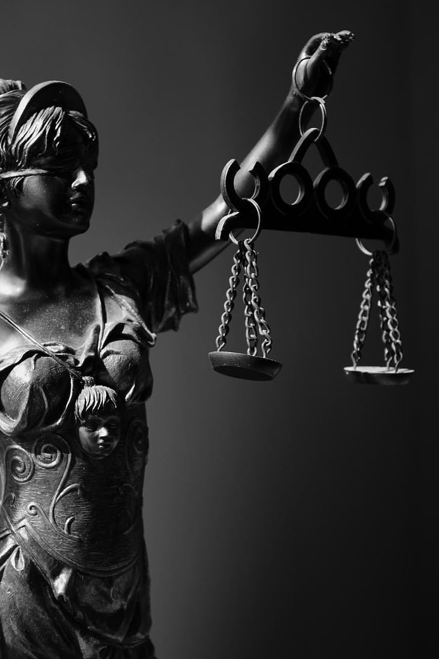 Black and White Statue of Themis Holding Scales of Justice HD phone wallpaper