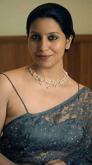 Elegant Portrait of a Woman in a Grey Lace Saree with Pearl Necklace, Maya, mallu aunty, saree lover HD phone wallpaper