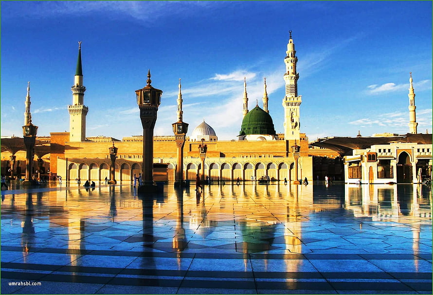 Grand Mosque in Madina with Green Dome and Minarets Reflected in Water HD wallpaper