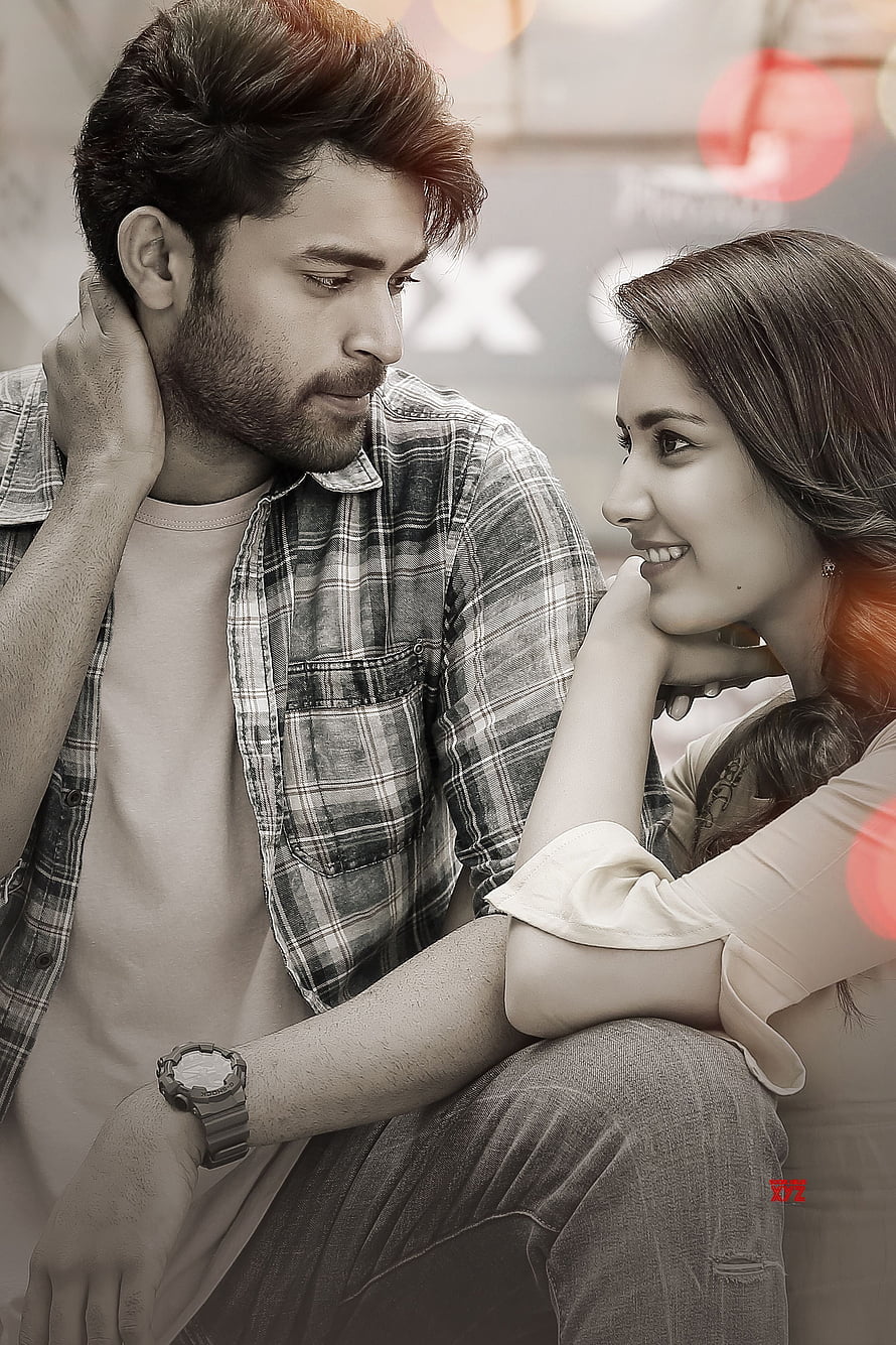 Varun Tej and Pooja Hegde in a romantic moment from the film Tholi Prema HD phone wallpaper