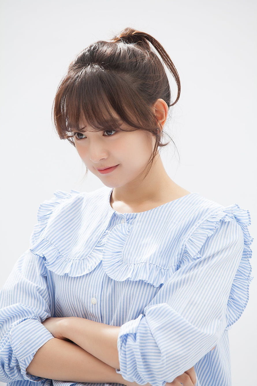 Kim Ji Won Portrait in Blue Striped Ruffled Blouse with High Ponytail HD phone wallpaper