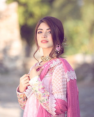 Kinza Hashmi in Elegant Pink Embroidered Pakistani Traditional Dress HD phone wallpaper