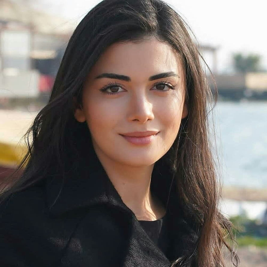 Özge Yağız Portrait With Long Dark Hair And Soft Smile HD phone wallpaper