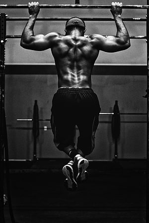 David Goggins Performing Pull Ups in Gym Black and White HD phone wallpaper