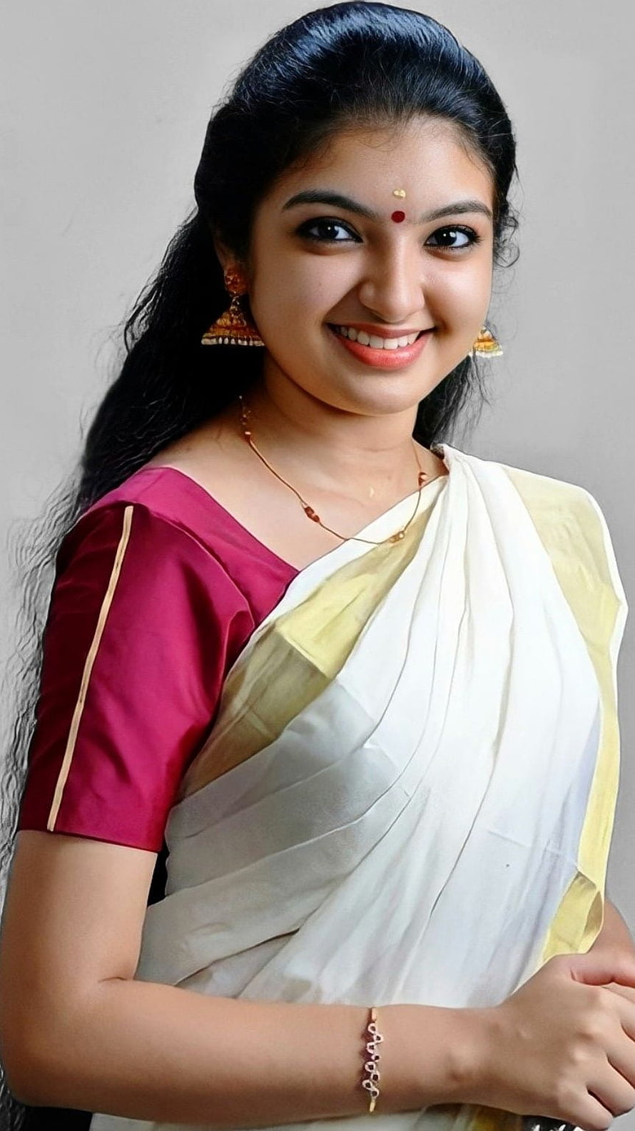 Malavika Nair in a White and Gold Kerala Saree with Maroon Blouse HD phone wallpaper