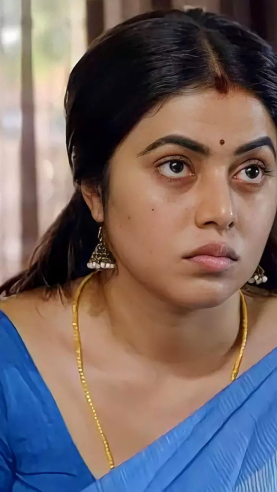Poorna Kasim in a Blue Saree with Gold Jewelry and Traditional Earrings HD phone wallpaper