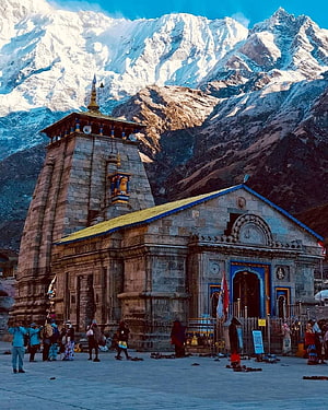 Kedarnath Temple Set Against Snow-Capped Himalayan Peaks in Uttarakhand HD phone wallpaper