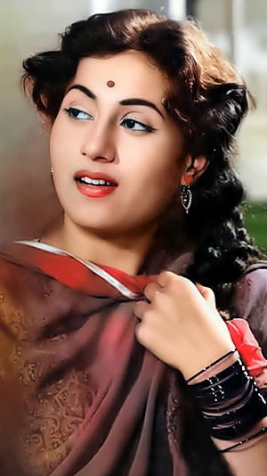 Madhubala in Classic Saree with Traditional Jewelry and Retro Bollywood Style HD phone wallpaper