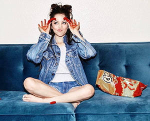 Jenna Ortega in Denim Jacket and Shorts with Red Sauce on Hands HD wallpaper