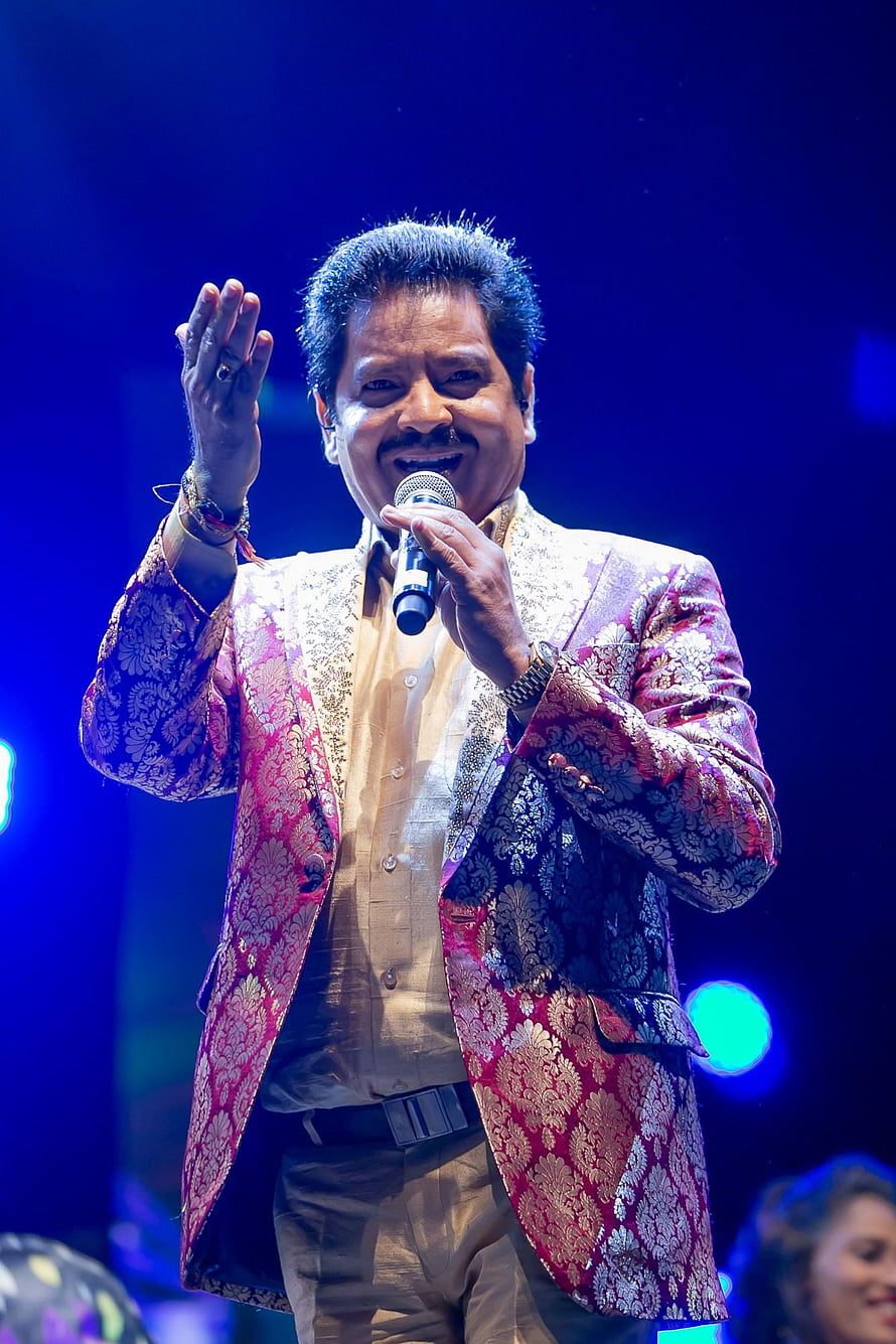 Kumar Sanu performing live on stage in an ornate patterned jacket HD phone wallpaper