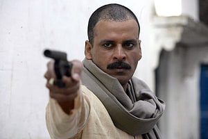 Manoj Bajpayee as Sardar Khan in Gangs of Wasseypur Holding a Pistol HD wallpaper