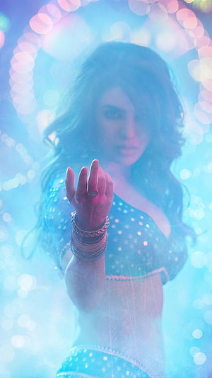 Samantha Akkineni in Pushpa with glowing bokeh lights and traditional jewelry HD phone wallpaper