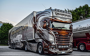 Custom Scania S580 Semi Truck With Valcarenghi Airbrushed Chrome Wrap HD wallpaper