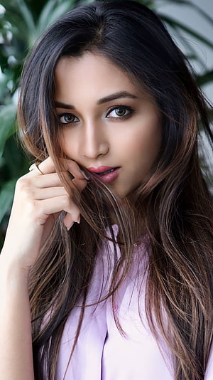Srinidhi Shetty Portrait With Long Wavy Hair And Soft Makeup HD phone wallpaper