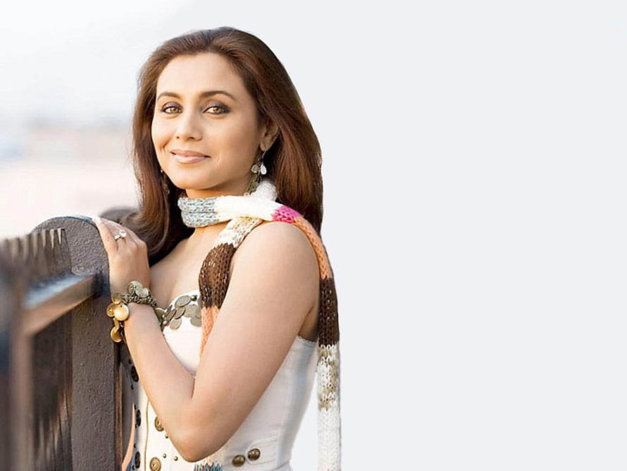 Rani Mukerji in White Corset and Knitted Shawl Leaning on Railing HD wallpaper