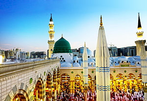 Prophet's Mosque in Medina with Green Dome and Minarets at Dusk HD wallpaper