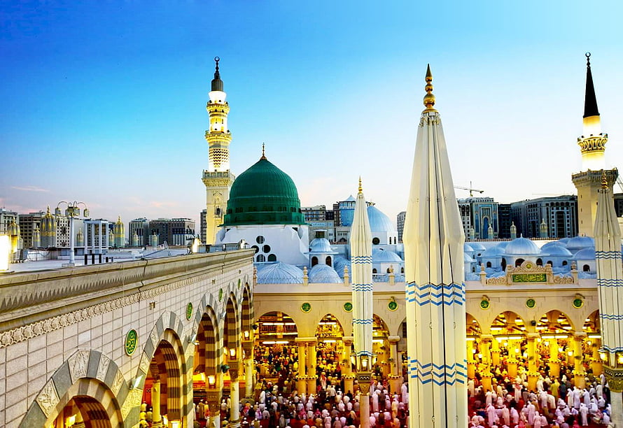 Prophet's Mosque in Medina with Green Dome and Minarets at Dusk HD wallpaper