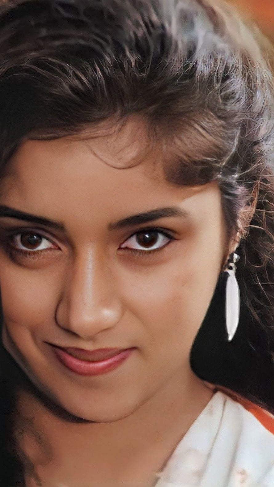 Revathi Portrait: Close-Up of the Multilingual Actress with Curly Hair and Dangling Earrings HD phone wallpaper