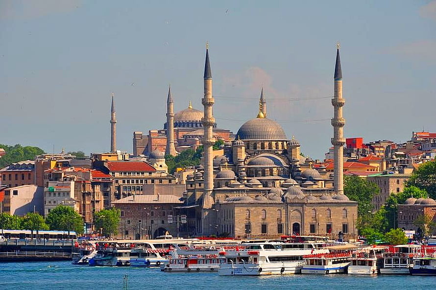Istanbul Skyline Featuring Historic Ottoman Mosques and Bosphorus Waterfront Boats HD wallpaper