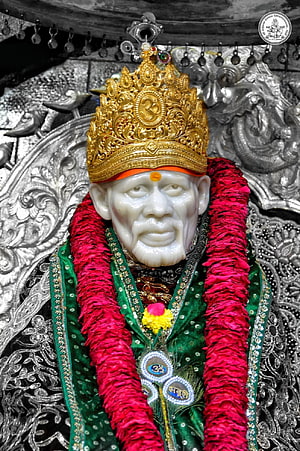 Shirdi Sai Baba Marble Statue Adorned With Golden Crown And Vibrant Floral Garland HD phone wallpaper