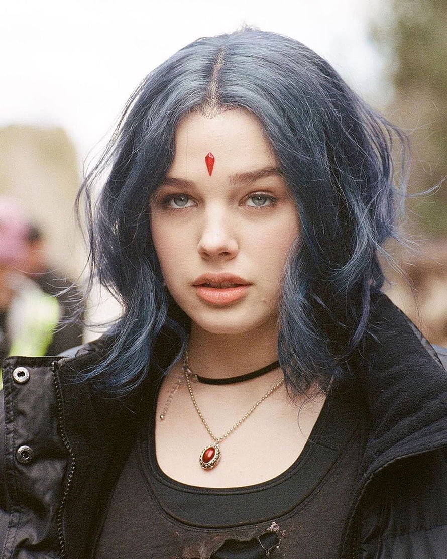 Teagan Croft Portrait With Blue Hair And Red Forehead Mark HD phone wallpaper