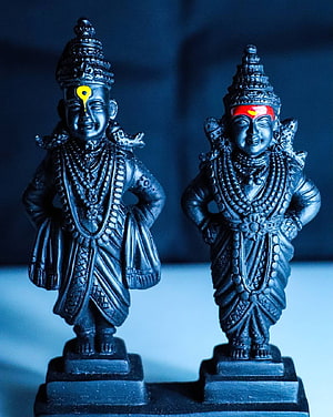 Black Vitthal and Rukmini Murti Statues with Traditional Ornamentation HD phone wallpaper