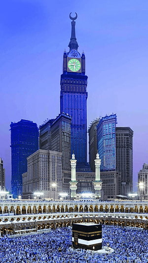 Makkah Al Mukarramah skyline with Kaaba and Makkah Clock Tower at dusk HD phone wallpaper