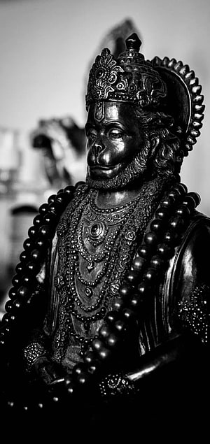 Black and White Hanuman Statue with Ornate Crown and Beaded Garland, Hanuman ji idol, amoled, black, dark, princegupta, god, bajrang_bali, ram HD phone wallpaper