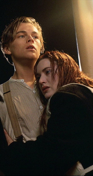 Jack Dawson and Rose DeWitt Bukater Embracing in Titanic Film Scene HD phone wallpaper