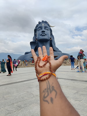 Adiyogi Statue at Isha Yoga Center with Devotee Hand Gesture and Rudraksha Beads HD phone wallpaper