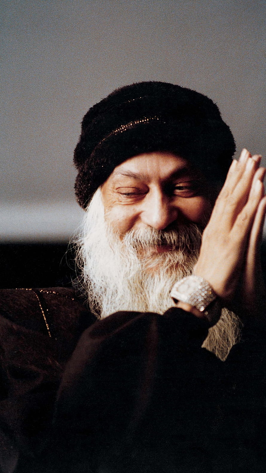 Osho Rajneesh Portrait with White Beard and Black Turban HD phone wallpaper