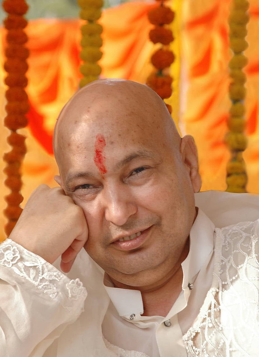 Portrait of a bald spiritual leader with a red tilak on his forehead wearing a white embroidered kurta HD phone wallpaper