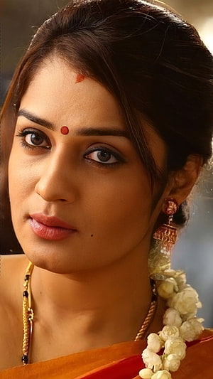 Nikita Thukral in Traditional Indian Attire with Jasmine Garland and Gold Jewelry HD phone wallpaper