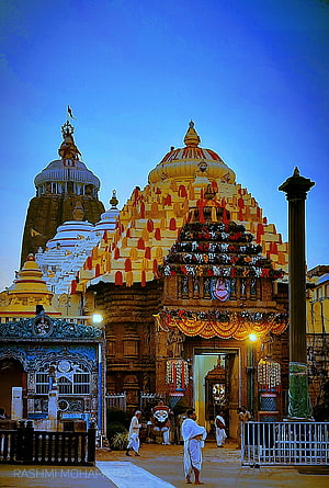 Jagannath Temple Puri Odisha India Ornate Shikhara and Domes at Dusk HD phone wallpaper