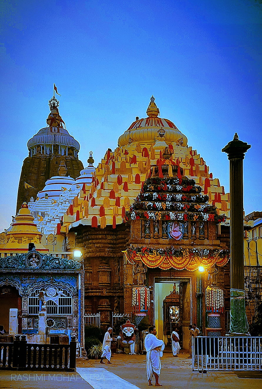 Jagannath Temple Puri Odisha India Ornate Shikhara and Domes at Dusk HD phone wallpaper